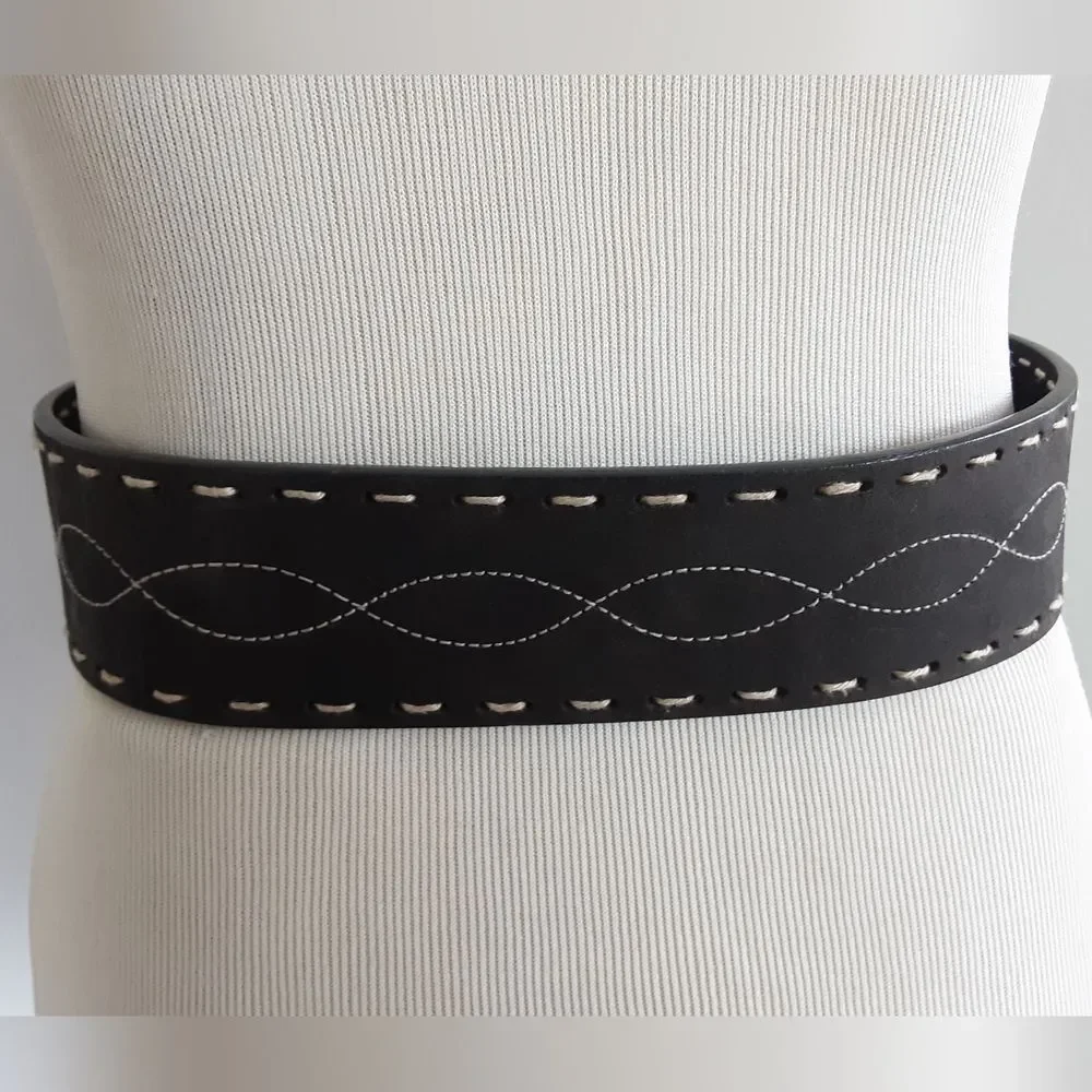 Jenny and the Boys Hearts Engraved Top Stitched Decorative Western Belt Sz M VTG